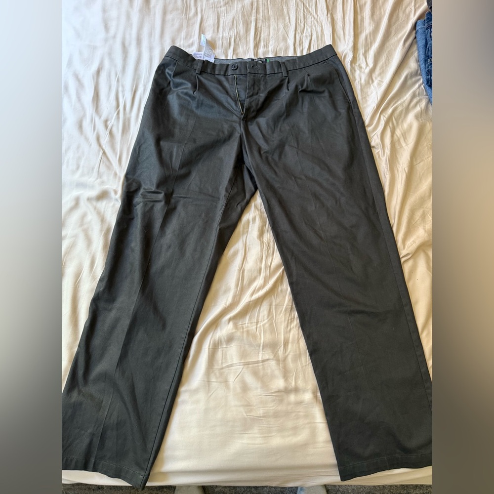 Dockers Men's Dark Gray Pleated Trousers